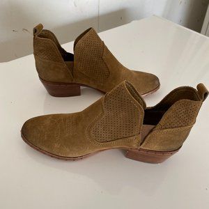 Vince Camuto Pedrina Woman's Sz 10M Brown Suede Western Ankle Boot.
